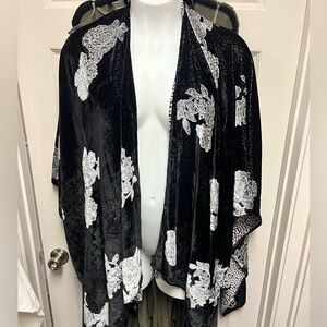 NWT Lined Velvet Ruana by Magic Scarf